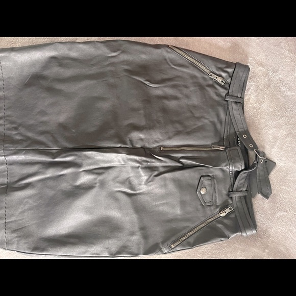 Guess Leather Mini Skirt - Picture 1 of 3